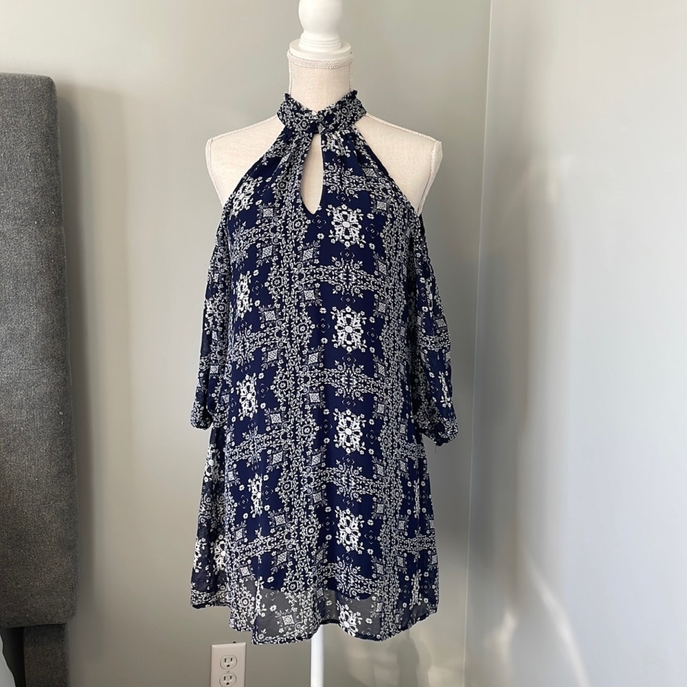 Navy blue shoulder cut out mini dress